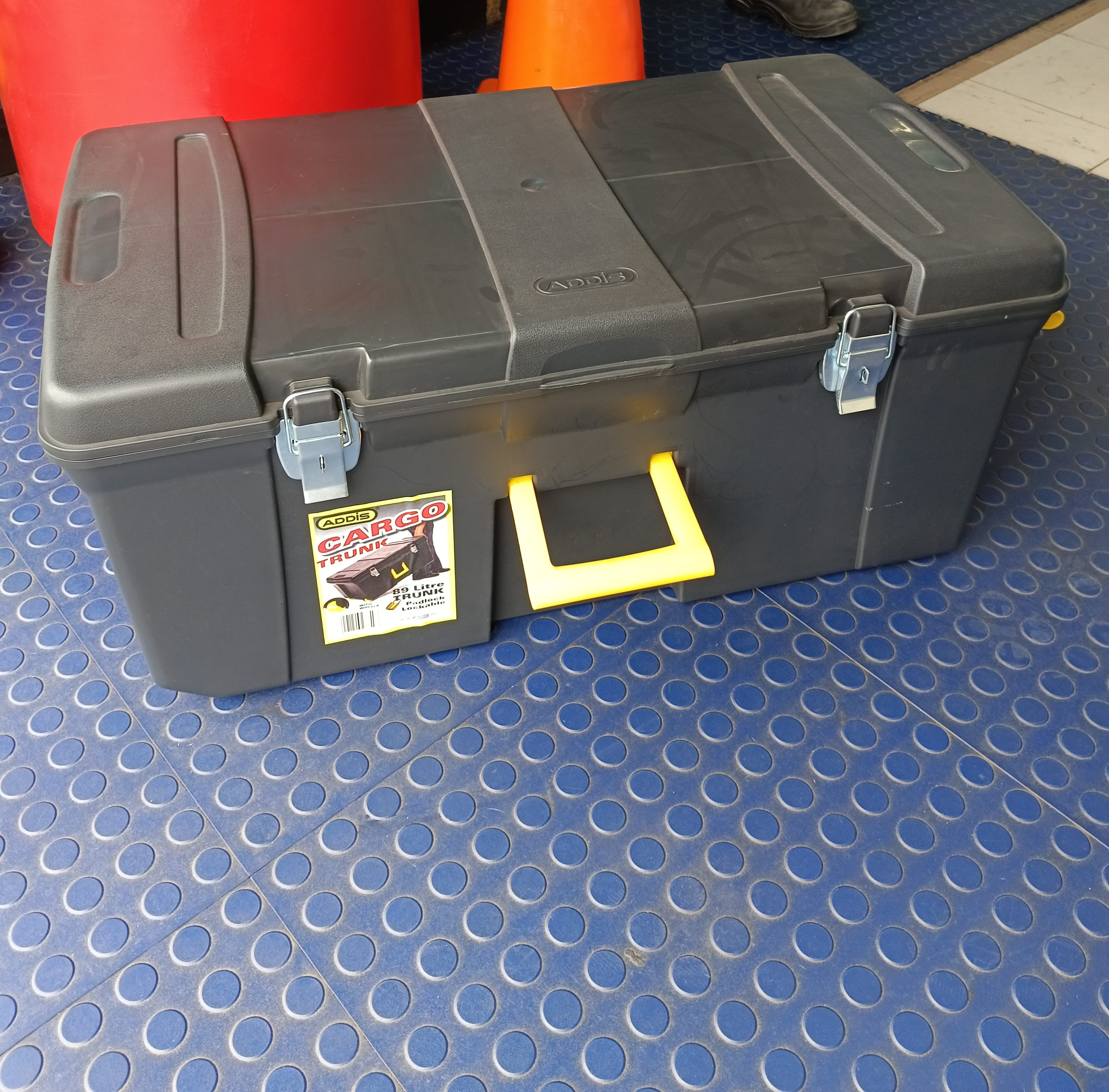 Cargo Trunk 89l with Wheels - Plastic World